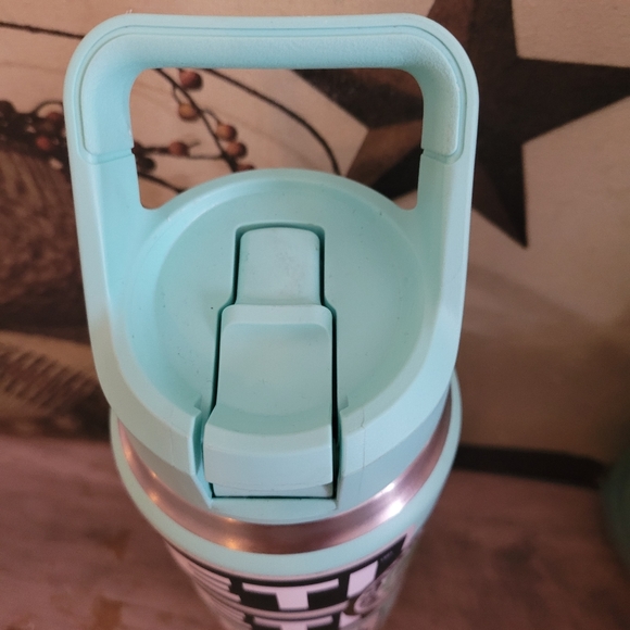 Yeti - Picture 2 of 5